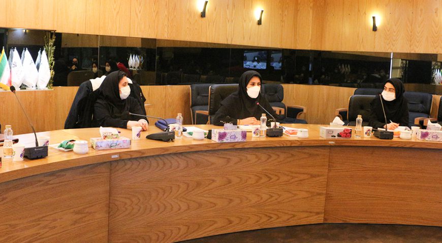 برگزاری کارگاه آموزش، راهنمایی و به روزرسانی سامانه های جامع حقوقی، املاک و قراردادهای صندوق بازنشستگی کشوری