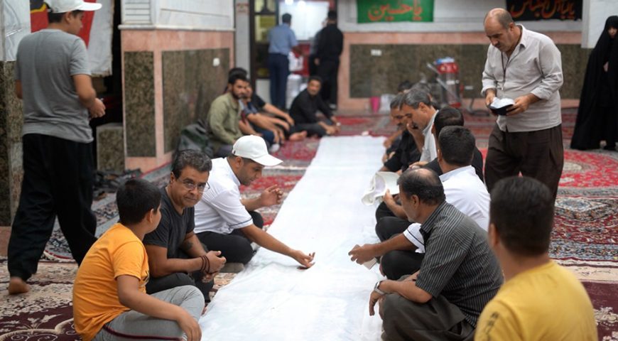 پذیرایی از زائران ابا عبدالله الحسین در موکب علی بن موسی الرضا(ع) آتیه صبا در قصرشیرین